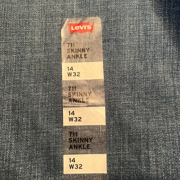 👖♥️NWT Levi Stauss & Co Blue Jeans/Adjustable Zipper at the Leg Bottom Size 32 - Picture 8 of 9